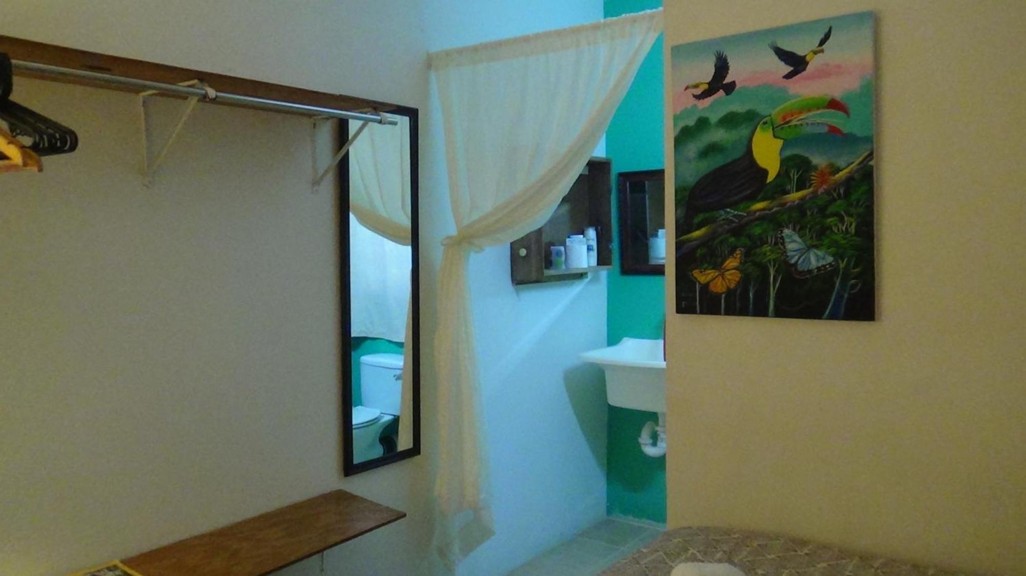 Hacienda Tropical Guest House Belmopan Room photo